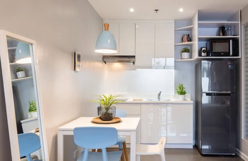Legazpi Village Apartment | Comfy Greenbelt Condo with Washer & Dryer
