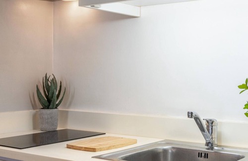 Legazpi Village Apartment | Comfy Greenbelt Condo with Washer & Dryer