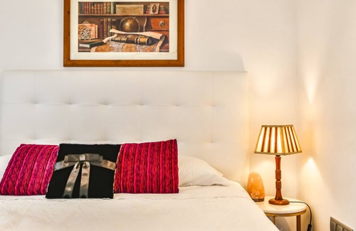 Sitges Town Center Apartment | Comfy Holiday Apartment for 3 People on the "Street of Sin" of Sitges
