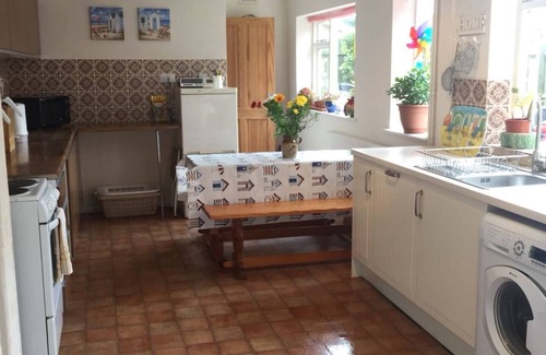 Sutton-on-Sea House | Comfy Holiday Home & Beach Hut