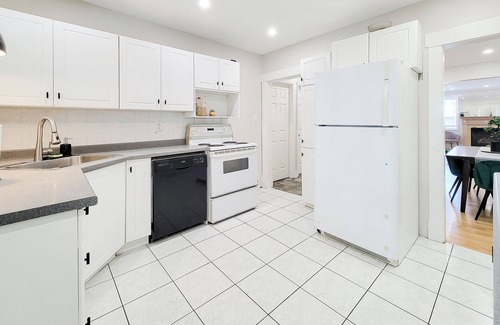 Niagara Falls House | Comfy Home central Niagara Falls