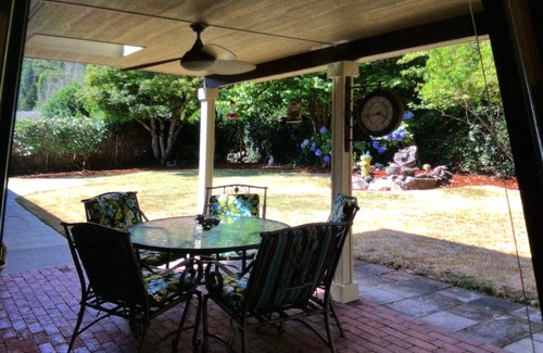 Roseburg House | Comfy home in nice neighborhood. Short walk to shops, wine, breweries and food