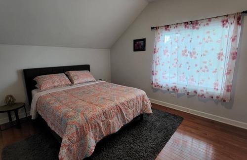 Kenosha House | Comfy House near Lake Michigan