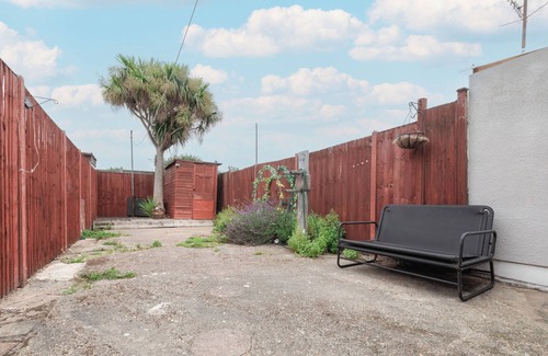 Buckland House | Comfy HousenSuitable for families