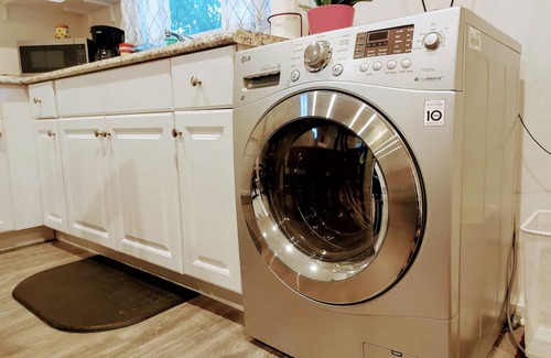 Winnetka Apartment | Comfy & Inviting Poolside Casita w/Laundry & Fruit Trees