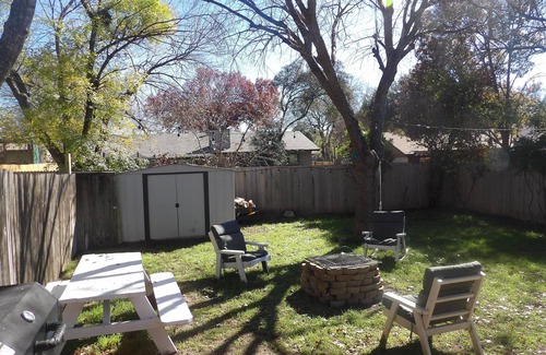 San Antonio Cottage | Comfy King suite with Private access and yard & Near Sea World/Fiesta Texas