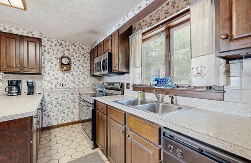 Greenville Cabin | Comfy Lakefront Cabin with Gorgeous Views, Private Dock & Pebble Beach