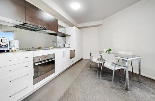Greenway Apartment | Comfy Lakeside 1-Bed with Secure Parking