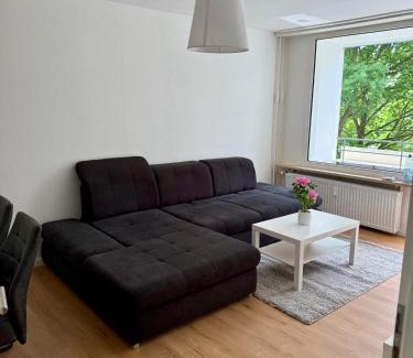 Hochdahl Apartment | Comfy Modern 4-Bed Apartment, WiFi, 20min DUS, 5min A46