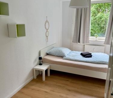 Hochdahl Apartment | Comfy Modern 4-Bed Apartment, WiFi, 20min DUS, 5min A46