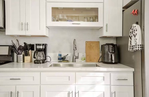 Woodlands Cabin | Comfy Modern Big Bear Cabin less than 15 mins from ski/board slopes & village