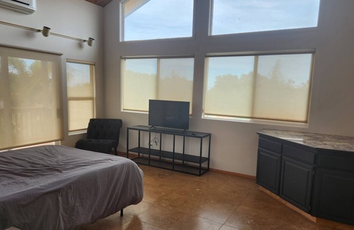 Maunaloa House | Comfy Molokai home close to the Beach!