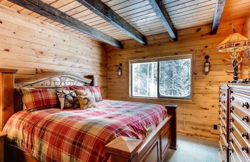 Valley of the Sun House | Comfy Mountain Cabin with Privacy and Great Views - Whimsical Hollow