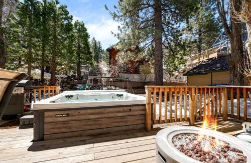 Green Valley Lake House | Comfy Mountain Cabin Near the Lake with Pool Table, Deck and Jacuzzi in California