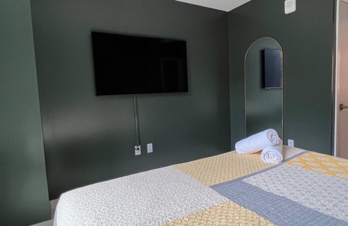 Vienna Apartment | Comfy Nook Tysons King Suite