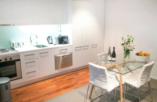 Te Aro Apartment | Comfy on Cuba Suite - Great Location Close to Attractions, Shops & Eateries