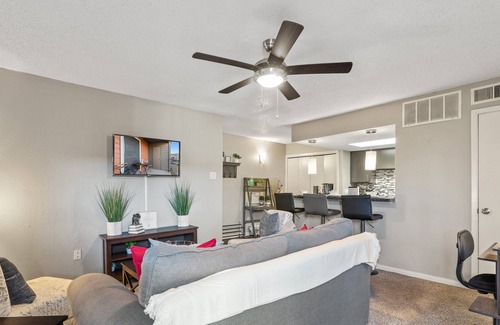 Irving Apartment | COMFY ONE BEDROOM W/POOL & FREE PARKING