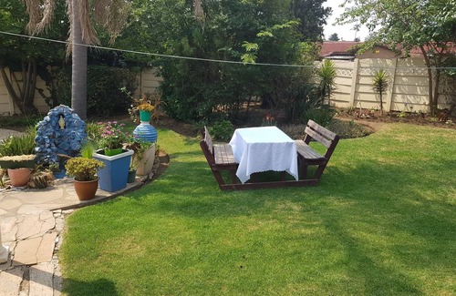 Croydon House | Comfy Private Home- Centrally Located, Close to Airport, Shops, Freeways, Casino