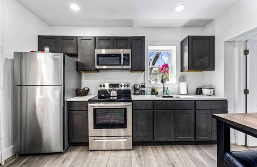 Delair Apartment | Comfy Private Parking-2bed-2min