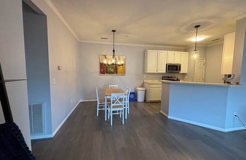 Farmview - Ramble Condo | Comfy & Quiet 3-bedroom condo WiFi, AC, 10 min drive to VT, Bus Stop - Sleeps 6!