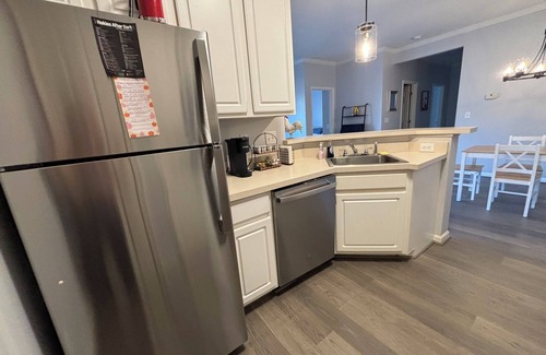 Farmview - Ramble Condo | Comfy & Quiet 3-bedroom condo WiFi, AC, 10 min drive to VT, Bus Stop - Sleeps 6!
