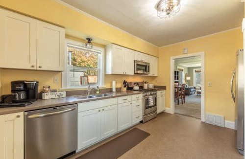 Coeur d'Alene House | Comfy Quiet House by Downtown