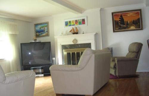 Huntington House | Comfy Room