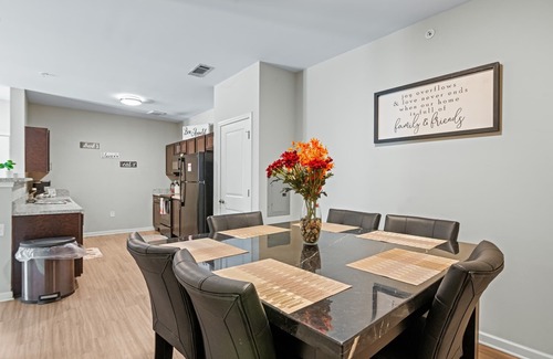 Union City Apartment | Comfy Stay by ATL Airport + Pool Access