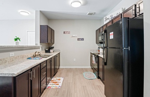 Union City Apartment | Comfy Stay by ATL Airport + Pool Access