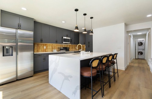 Somerset House | Comfy Stay in Bellevue w/Parking Included