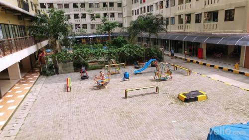 Kebagusan Apartment | Comfy Studio Room Apartment at Kebagusan City By Travelio