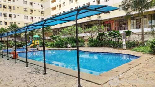 Kebagusan Apartment | Comfy Studio Room Apartment at Kebagusan City By Travelio