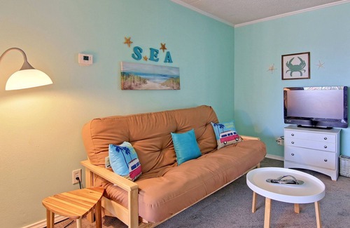 Corpus Christi Apartment | Comfy studio with full kitchen - by water with indoor pool