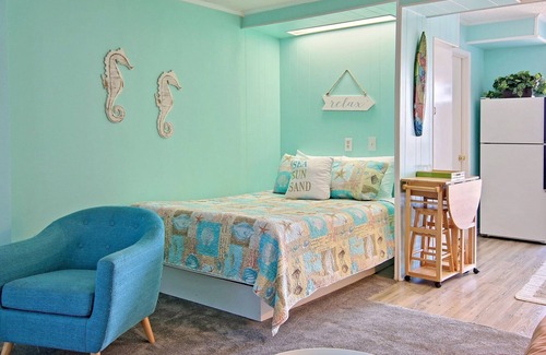 Corpus Christi Apartment | Comfy studio with full kitchen - by water with indoor pool
