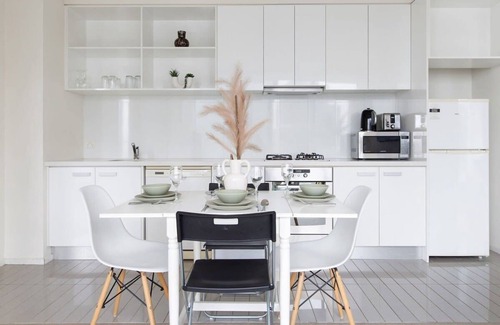 Southbank Apartment | Comfy & Stylish 2BR Apt Next to Crown, City Views