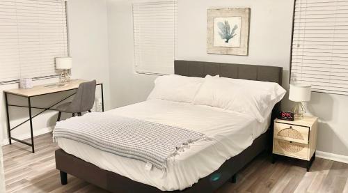 Palm Beach - West Palm Beach Apartment | Comfy Sun and Sky Private room with private Full Bath 1