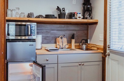 Topton Cabin | Comfy Tiny Cabin Near Lake Nantahala and the Great Smoky Mountains