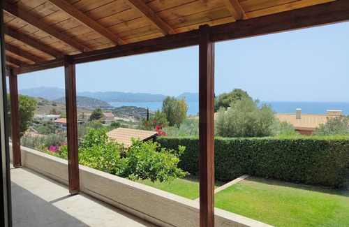 Anavyssos Villa | Comfy traditional villa located in a majestic environment close to the sea
