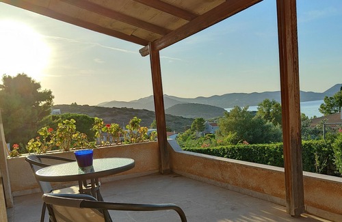 Anavyssos Villa | Comfy traditional villa located in a majestic environment close to the sea