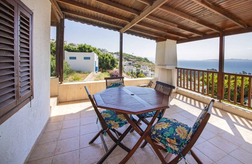 Mentese Villa | Comfy Villa with Shared Pool and Terrace in Bodrum