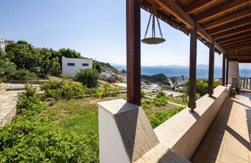 Mentese Villa | Comfy Villa with Shared Pool and Terrace in Bodrum