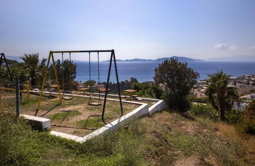 Mentese Villa | Comfy Villa with Shared Pool and Terrace in Bodrum