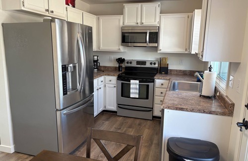 Rock Springs House | Coming for work?! Stay here!
