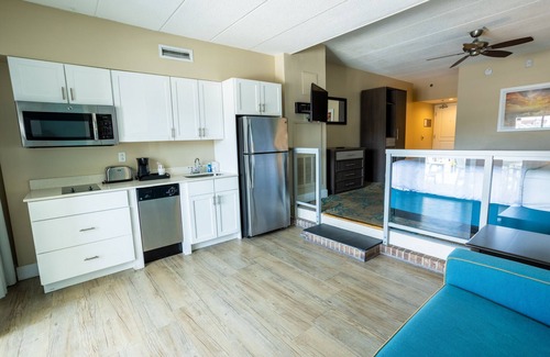 Ocean City Hotel | Commander Hotel & Suites