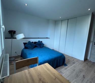 Poligny Bed & Breakfast | Comme à la maison - Chambre et salle de bain privée & petit déjeuner