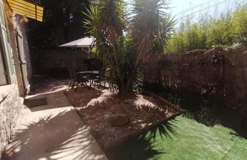 La Crau House | Comme à la maison, T3 tout confort pour 8, jardin au calme