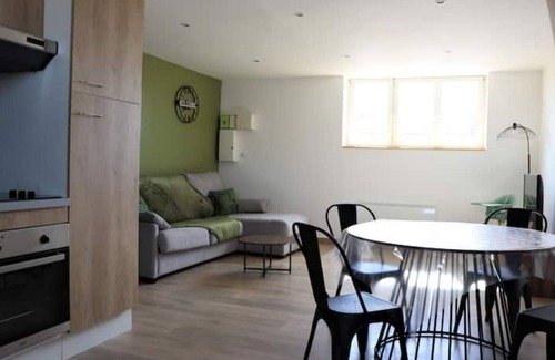 Calais Apartment | Commerces Alentours et Proche Eurotunnel