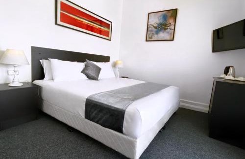 Hay Hotel | Commercial Motel