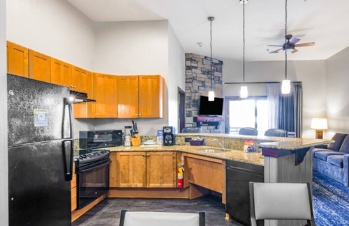 Lake Delton Condo | Commodious Club Wyndham Glacier Canyon, 3 Bedroom Deluxe Suite