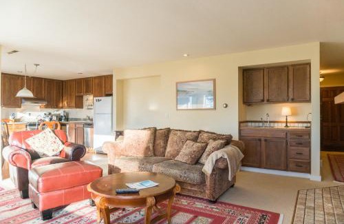 Depoe Bay House | Commodore 1